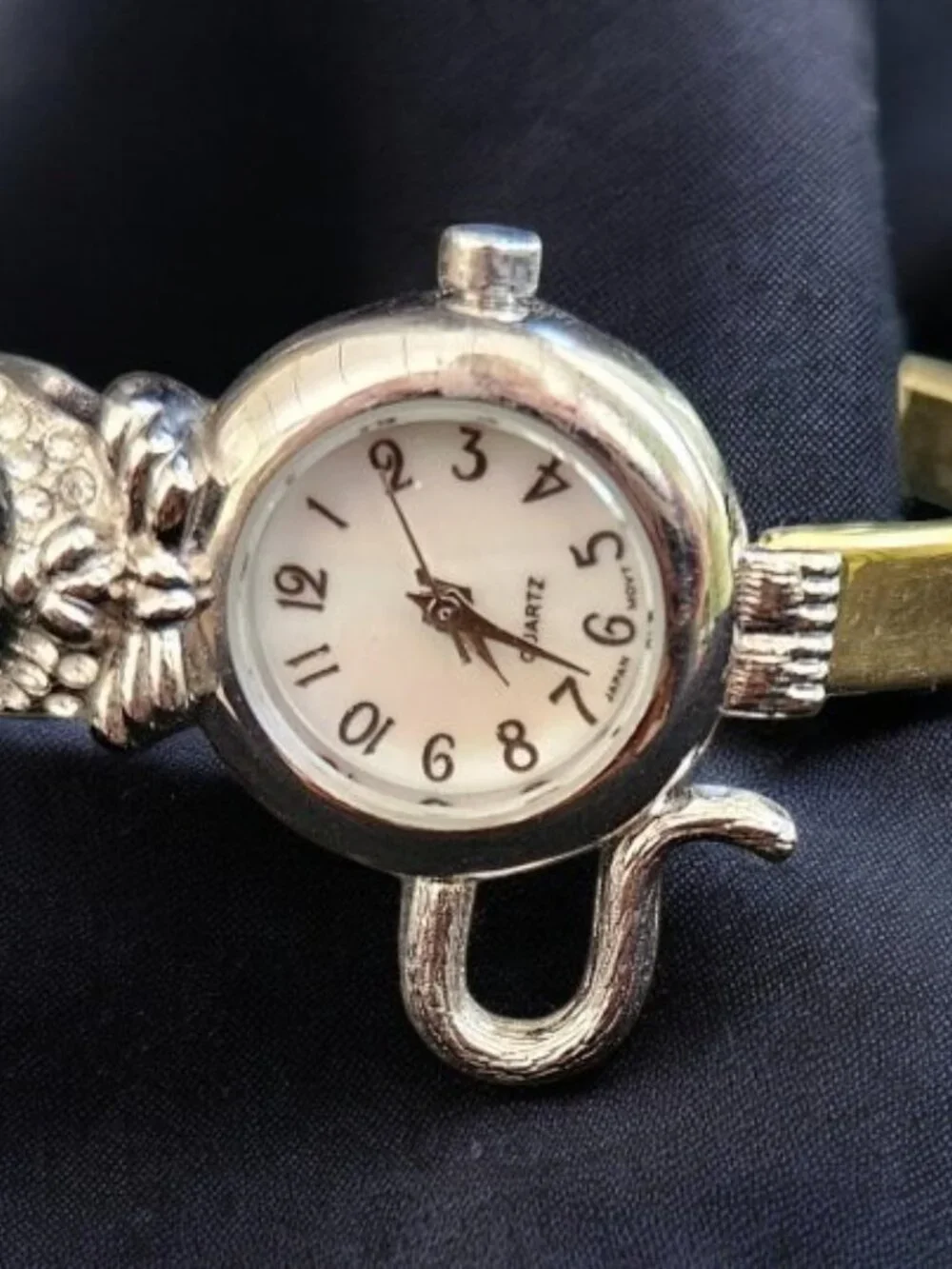 AVON Rhinestone Kitty Goldtone Hinged Ladies Bangle Bracelet Quartz Watch